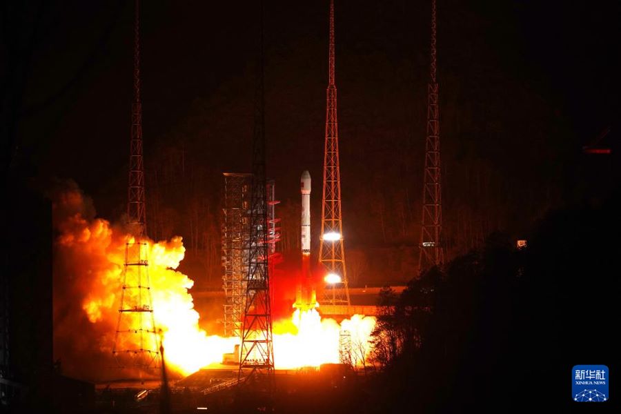 La Cina lancia con successo un satellite in alta orbita per i servizi Internet