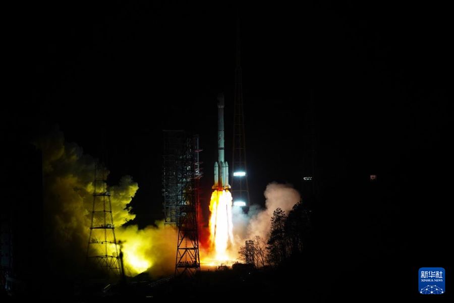 La Cina lancia con successo un satellite in alta orbita per i servizi Internet