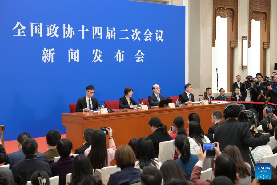 Liu Jieyi, portavoce della seconda sessione del 14° Comitato Nazionale della CCPPC, partecipa alla conferenza stampa presso la Grande Sala del Popolo a Beijing. (3 marzo 2024 - Xinhua/Li He)