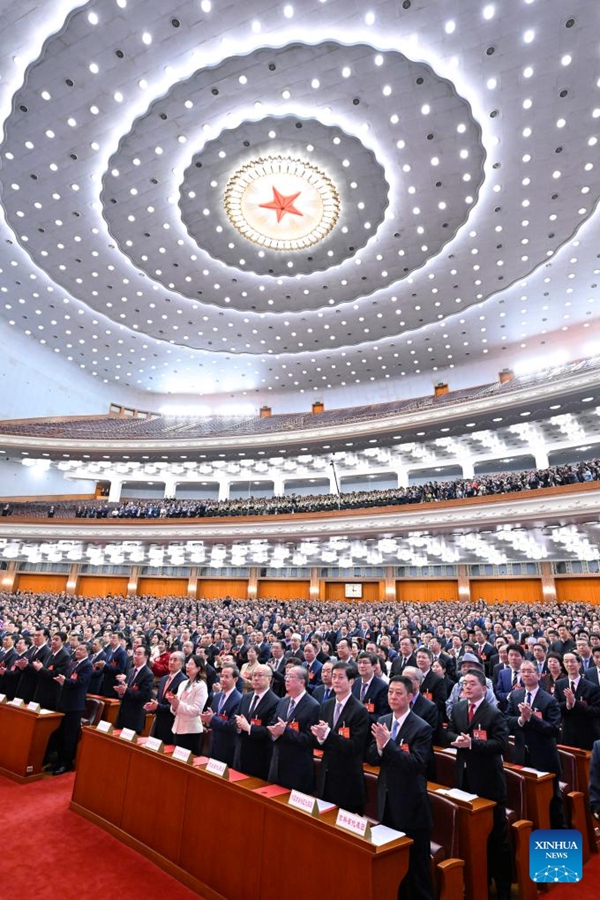 Xi Jinping presenzia alla chiusura della seconda sessione plenaria della 14esima APN
