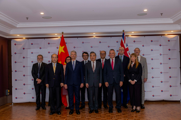 Canberra: Wang Yi a colloquio affaristi e strateghi australiani