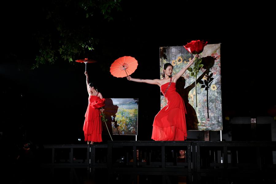 Spettacolo di luci e ombre durante la Shenzhen-Milan Lifestyle Week
