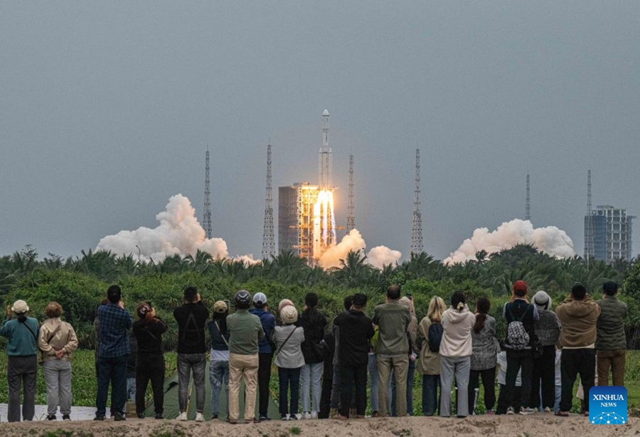 La Cina lancia un nuovo satellite di relè per le comunicazioni Terra-Luna