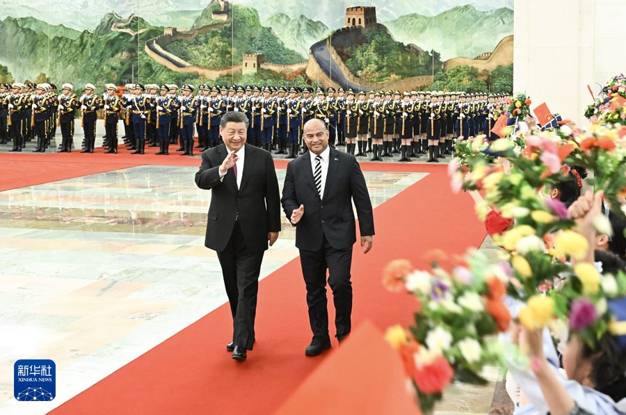 Xi Jinping incontra il presidente di Nauru David Adeang