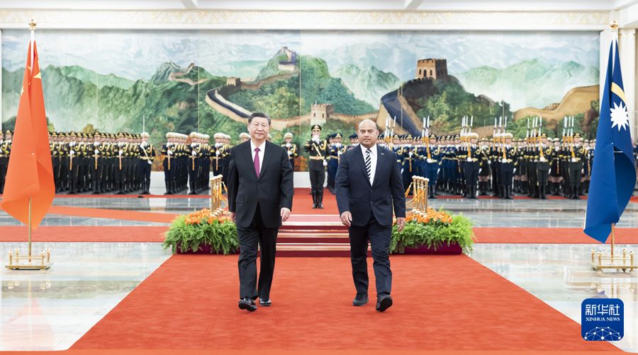 Xi Jinping incontra il presidente di Nauru David Adeang