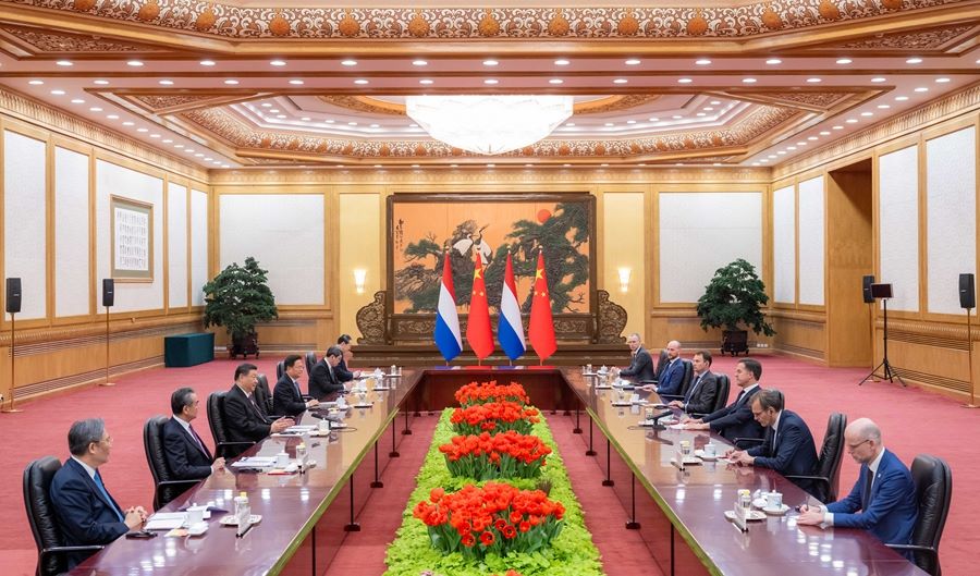 Xi Jinping incontra il premier olandese Mark Rutte