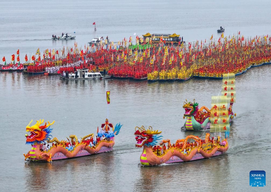 Jiangsu: Festival delle barche di Qintong tenutosi durante la Festa di Qingming
