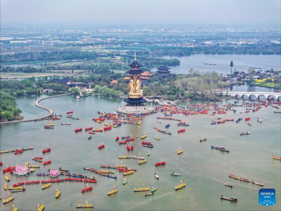 Jiangsu: Festival delle barche di Qintong tenutosi durante la Festa di Qingming