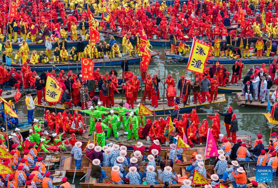 Jiangsu: Festival delle barche di Qintong tenutosi durante la Festa di Qingming