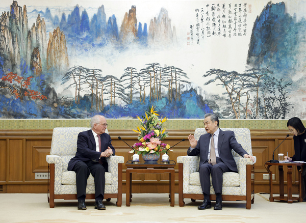Wang Yi incontra il presidente della Fondazione MSC Wolfgang Ischinger