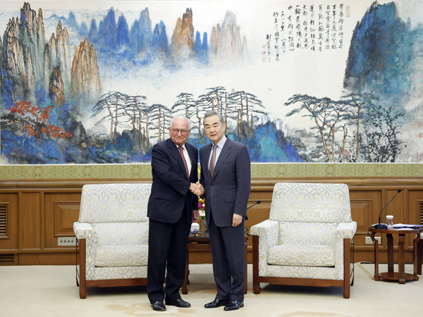 Wang Yi incontra il presidente della Fondazione MSC Wolfgang Ischinger