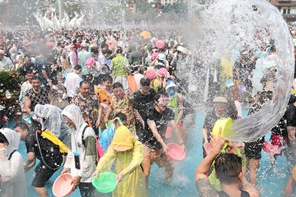Yunnan: celebrazione del Festival degli spruzzi d'acqua