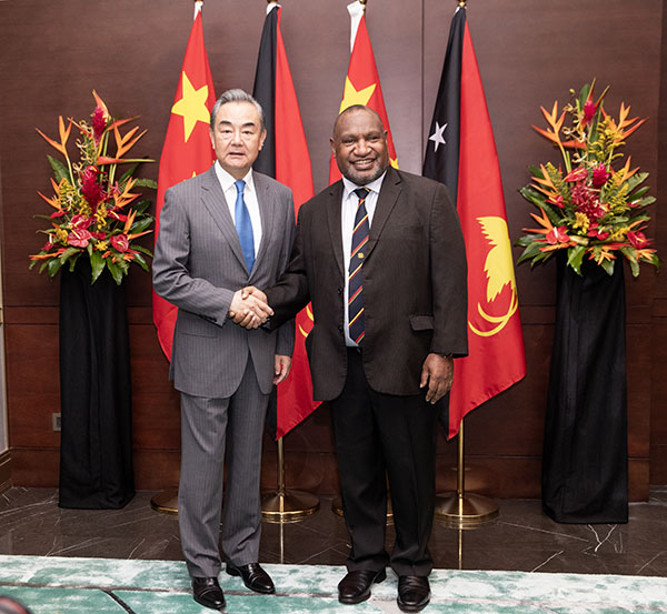 Incontro a Port Moresby tra Wang Yi e il Primo Ministro della Papua Nuova Guinea