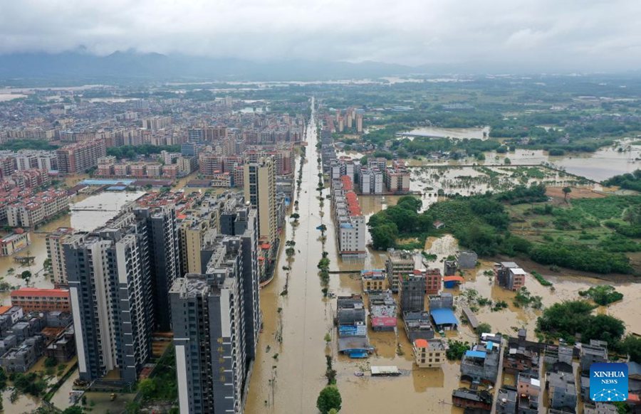 Massicce inondazione colpiscono il Guangdong