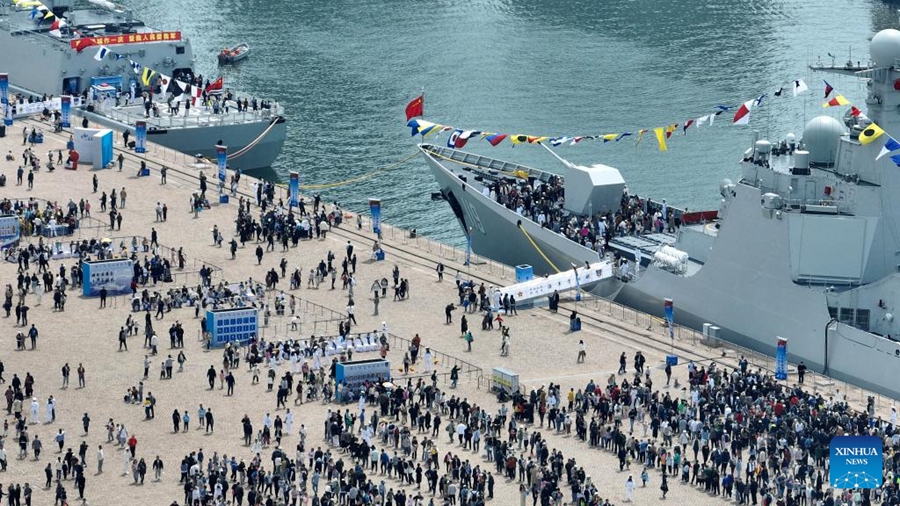 La marina dell'EPL cinese celebra il 75° anniversario della sua fondazione con eventi della giornata di porte aperte