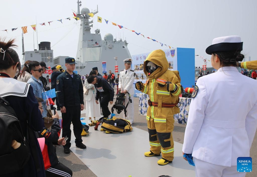 La marina dell'EPL cinese celebra il 75° anniversario della sua fondazione con eventi della giornata di porte aperte