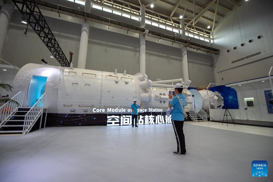 Wuhan, anteprima mediatica della mostra aerospaziale