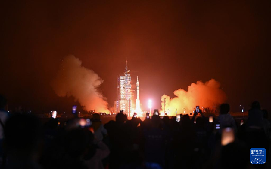 Lanciata con successo la navicella con l’equipaggio Shenzhou-18