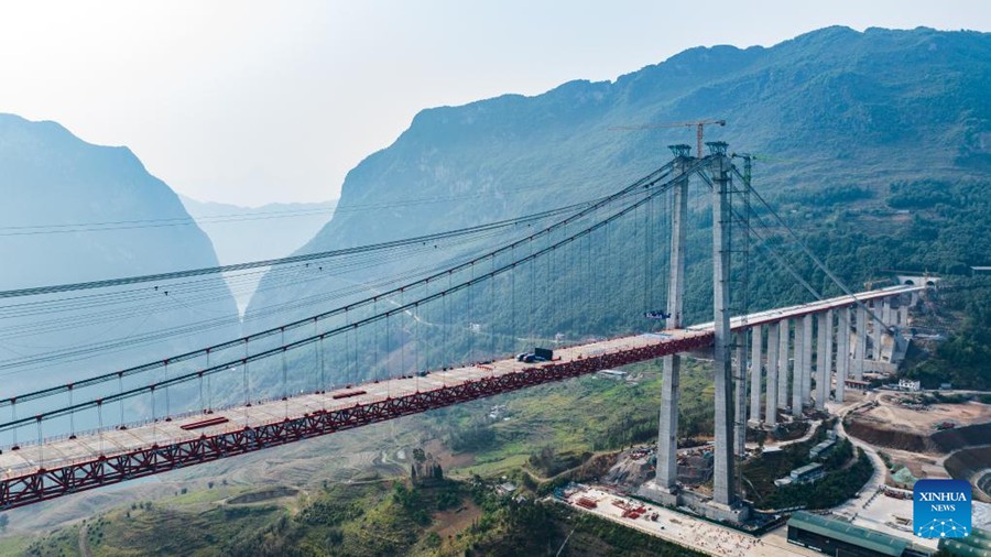 Completata la costruzione del ponte sul fiume Zangke nel Guizhou