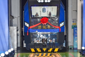 Cina: prima locomotiva elettrica intelligente per carichi pesanti