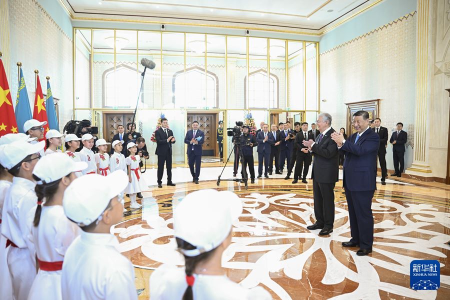 Xi Jinping giunto ad Astana per la 24a riunione del Consiglio dei capi di Stato della SCO e per una visita di stato in Kazakistan