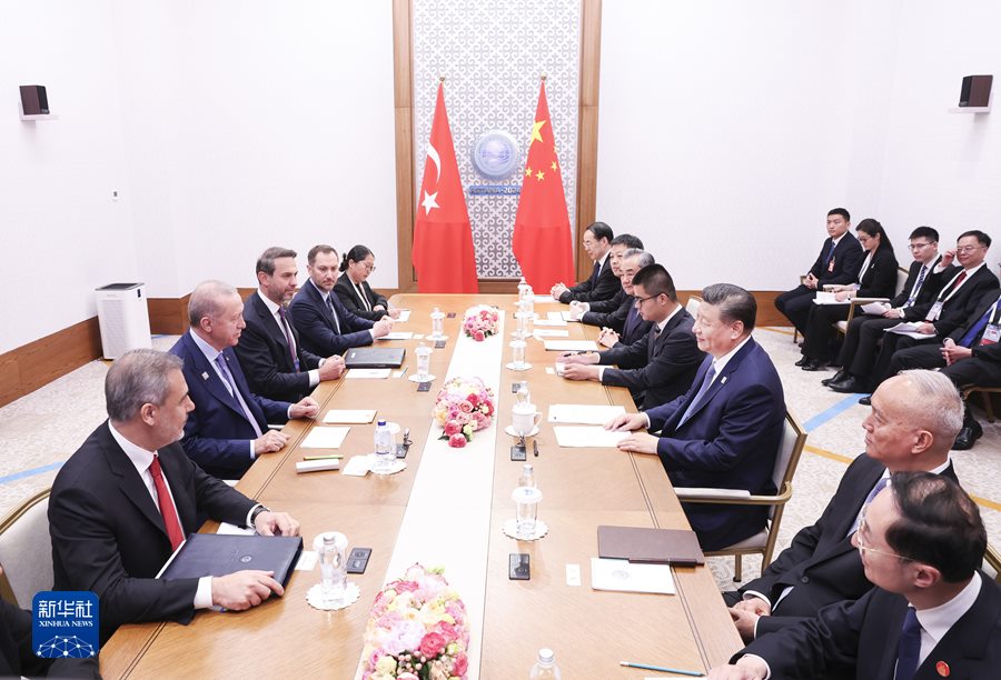 Xi Jinping incontra il Presidente turco Recep Tayyip Erdoğan