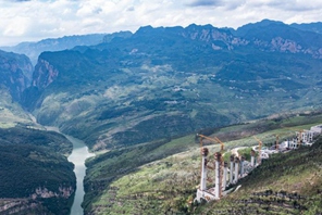 In costruzione il grande ponte Tianmen nel Guizhou