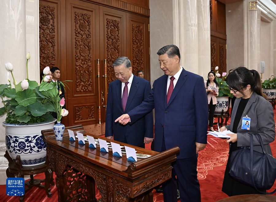 Incontro fra Xi Jinping e To Lam: 