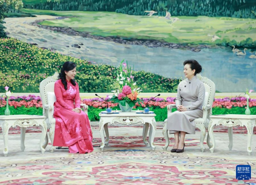 Beijing, incontro tra Peng Liyuan e Ngo Phuong Ly