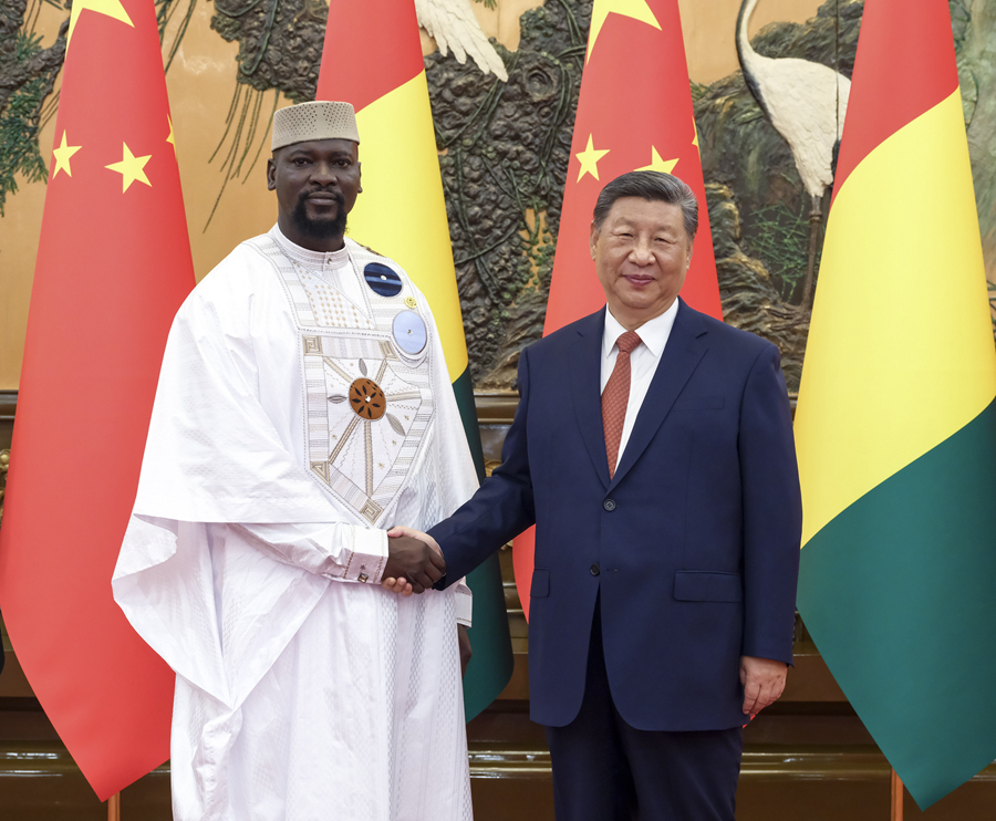 Incontro tra Xi Jinping e il Presidente della Guinea, Mamady Doumbouya