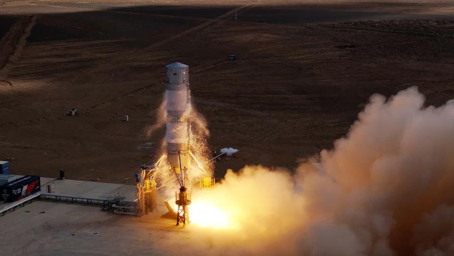 Razzo riutilizzabile Zhuque-3 completa test di volo a decollo e atterraggio verticale a 10 km di altitudine