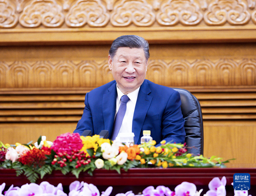 Xi Jinping incontra ospiti stranieri alla Conferenza Internazionale dell'Amicizia con la Cina