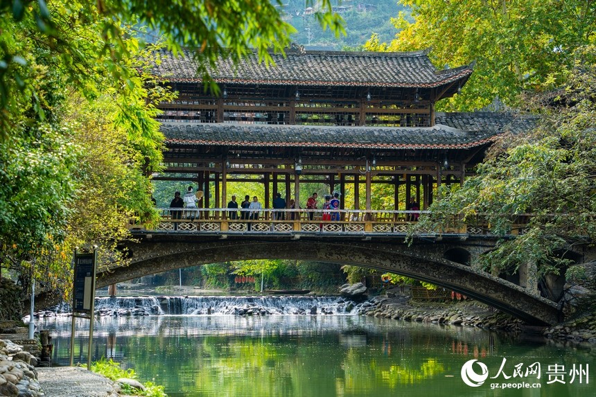 Giornalisti dell'Asia-Pacifico visitano il Guizhou: villaggi di etnia Miao in pieno sviluppo