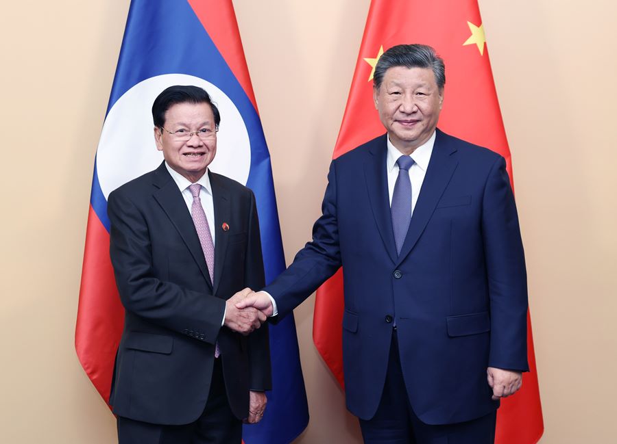 Kazan, incontro tra Xi Jinping e Thongloun Sisoulith