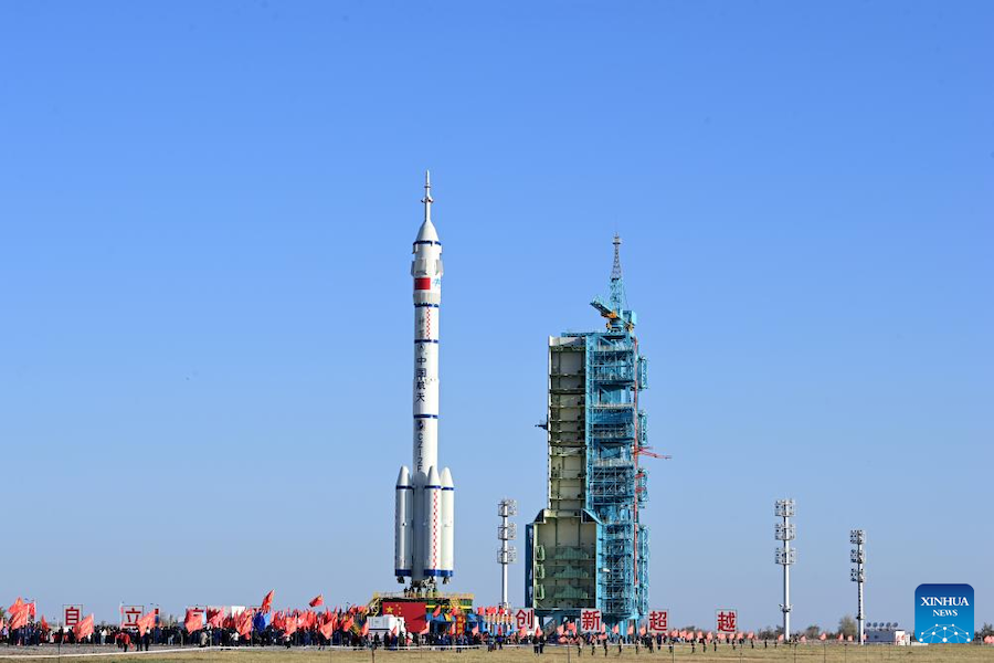La Cina si prepara a lanciare la navicella spaziale con equipaggio Shenzhou-19