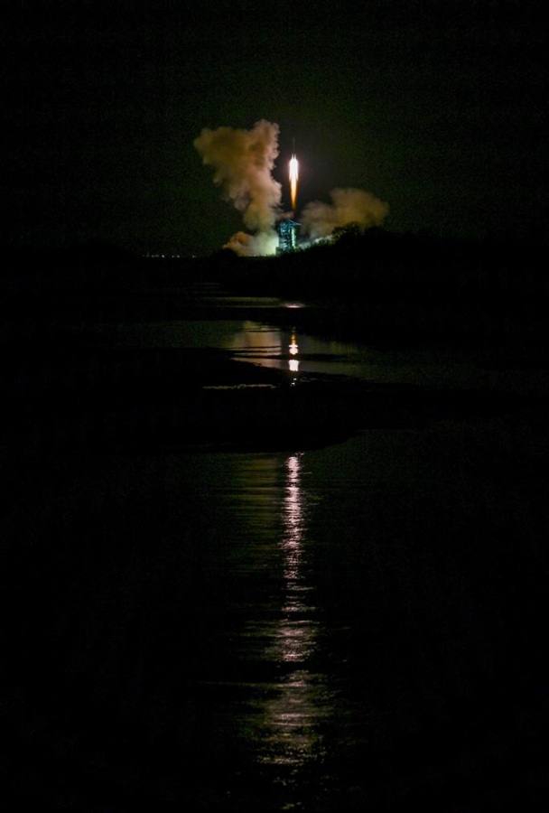 Navicella spaziale cinese con equipaggio Shenzhou-19 lanciata con successo
