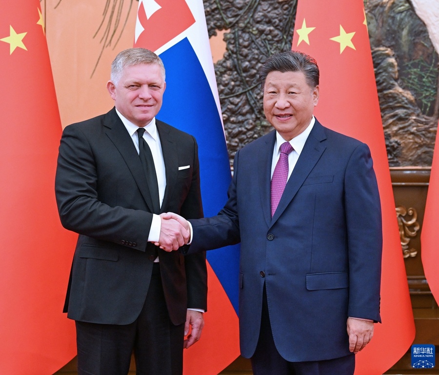Incontro tra Xi Jinping e il premier slovacco Robert Fico