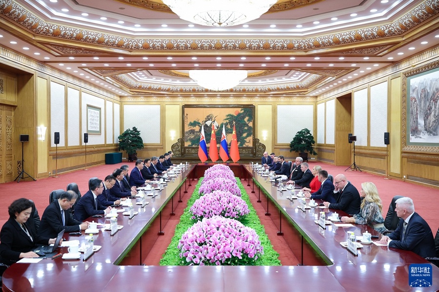 Incontro tra Xi Jinping e il premier slovacco Robert Fico
