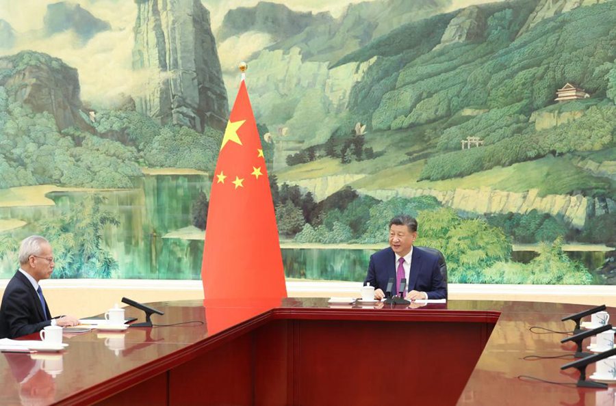 Xi Jinping incontra il capo esecutivo della RAS di Macao Sam Hou fai