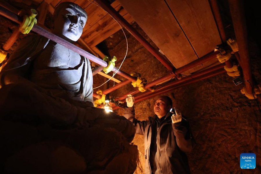 Lavori di protezione e restauro effettuati alle Grotte del monte Maiji nel nord-ovest della Cina
