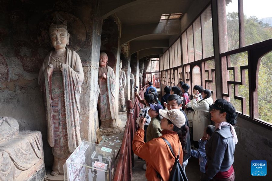 Lavori di protezione e restauro effettuati alle Grotte del monte Maiji nel nord-ovest della Cina