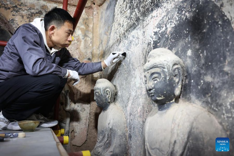 Lavori di protezione e restauro effettuati alle Grotte del monte Maiji nel nord-ovest della Cina
