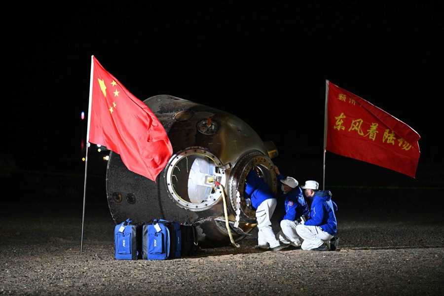 Equipaggio della stazione spaziale torna sulla Terra