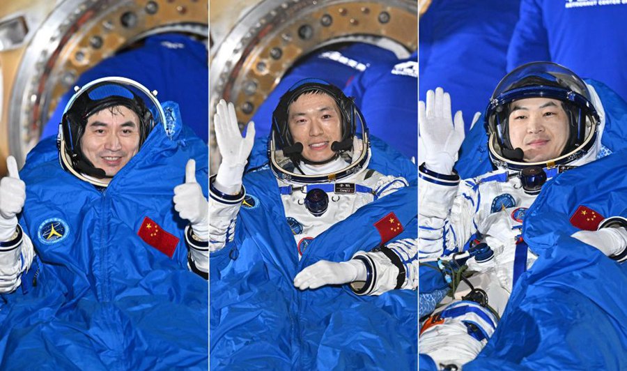 Foto combinata degli astronauti Ye Guangfu, Li Cong e Li Guangsu (da sinistra a destra) appena ausciti dalla capsula di ritorno della navicella spaziale con equipaggio Shenzhou-18 presso il sito di atterraggio di Dongfeng, nella regione autonoma della Mongolia Interna. (4 novembre 2024 – Xinhua)