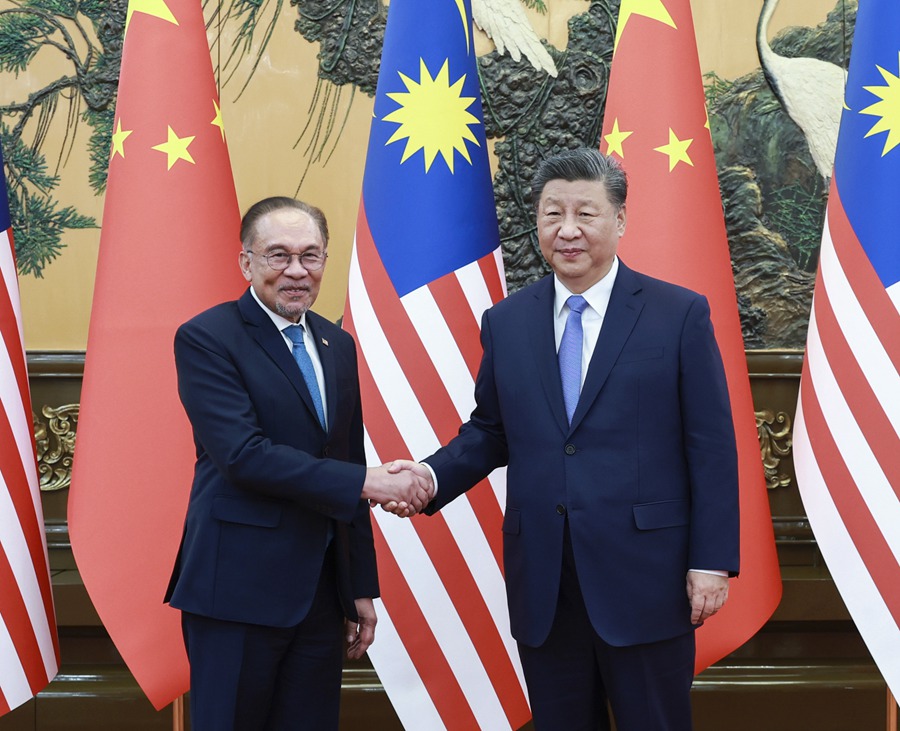Xi Jinping incontra il Primo Ministro malese Anwar Ibrahim