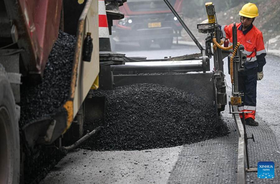 Nuova autostrada panoramica ad anello in costruzione a Hainan