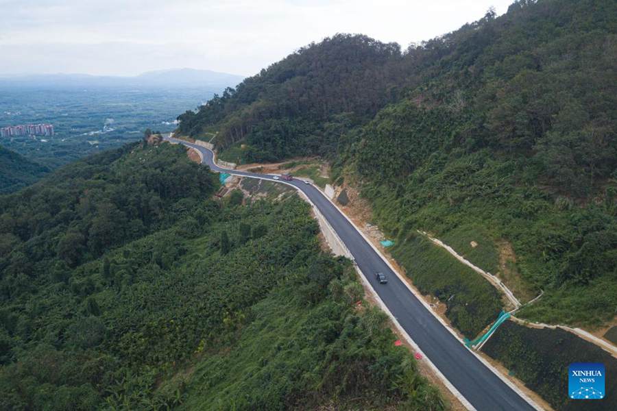 Nuova autostrada panoramica ad anello in costruzione a Hainan