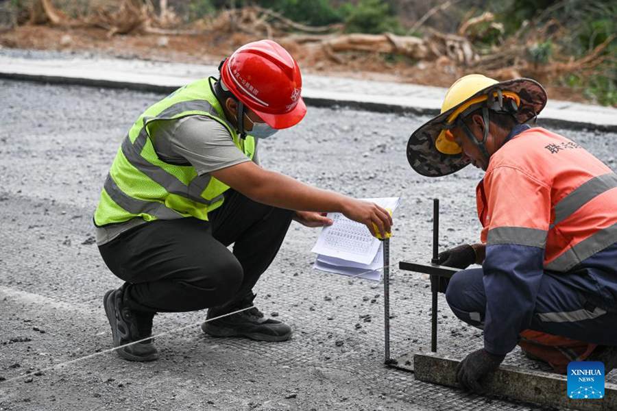 Nuova autostrada panoramica ad anello in costruzione a Hainan
