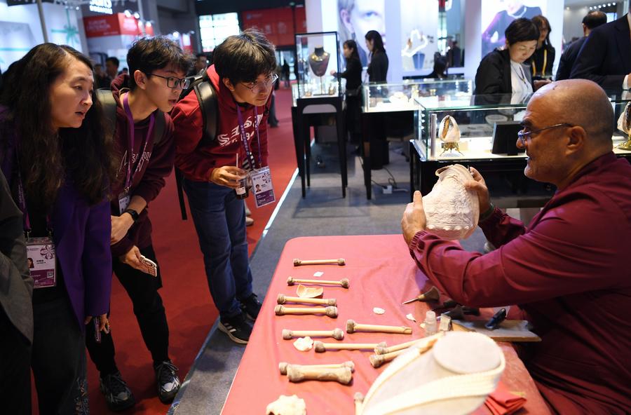 Gioielli con cammeo italiani brillano alla 7a CIIE