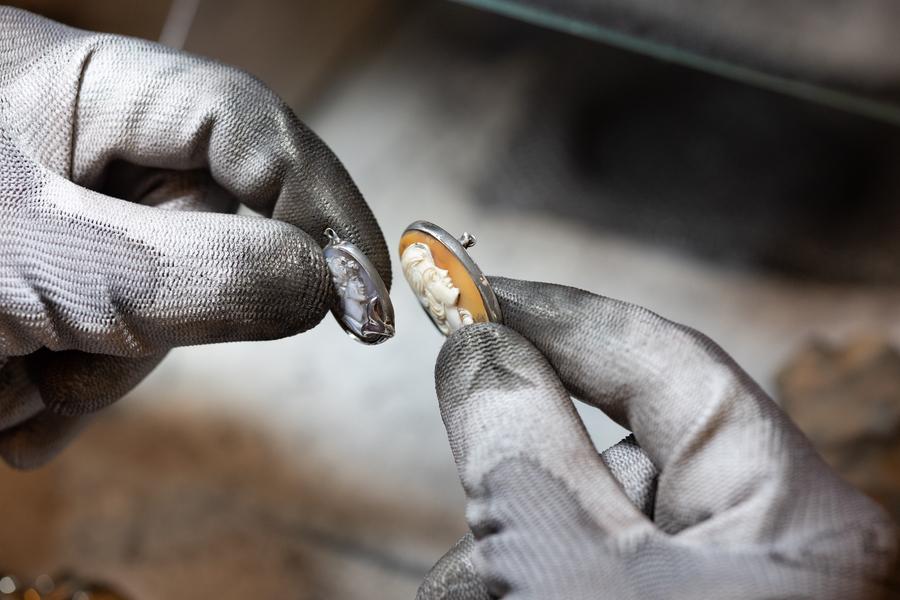 Gioielli con cammeo italiani brillano alla 7a CIIE